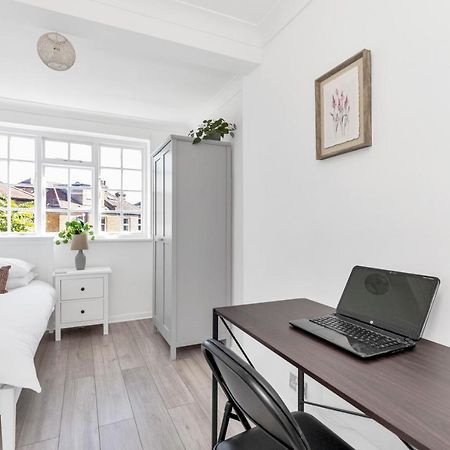 Modern Two Bedroom Apartment With Free Parking! Londra Dış mekan fotoğraf