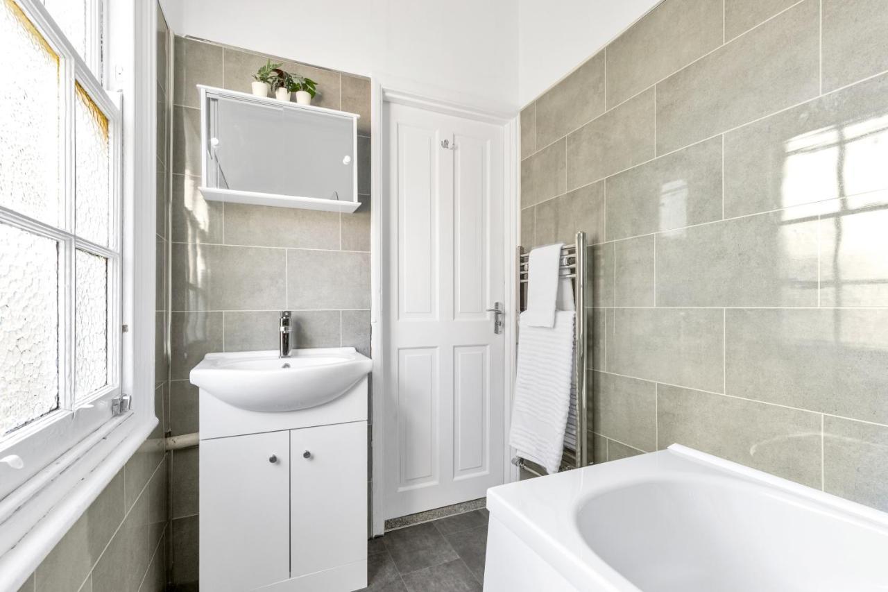 Modern Two Bedroom Apartment With Free Parking! Londra Dış mekan fotoğraf