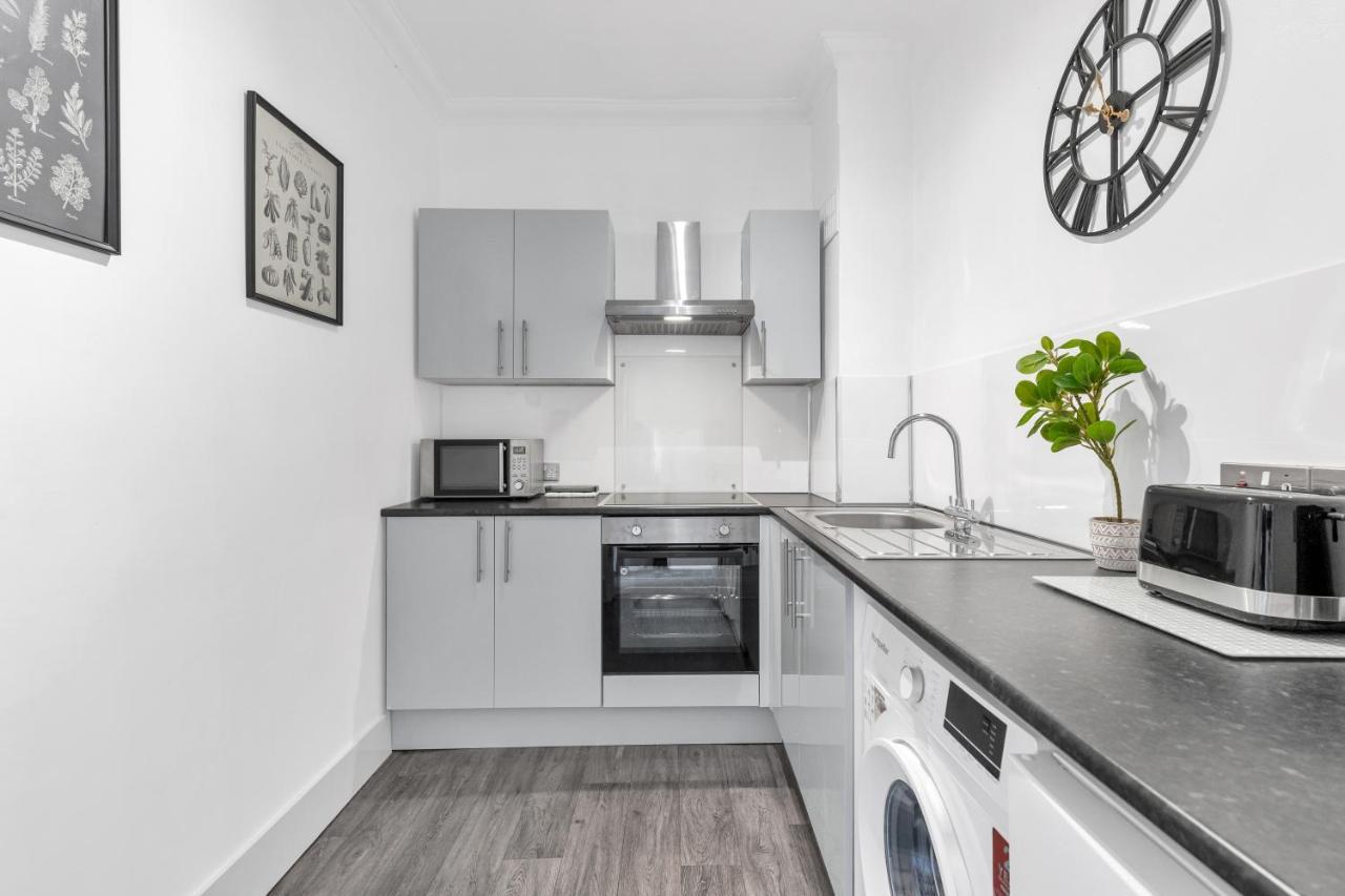 Modern Two Bedroom Apartment With Free Parking! Londra Dış mekan fotoğraf