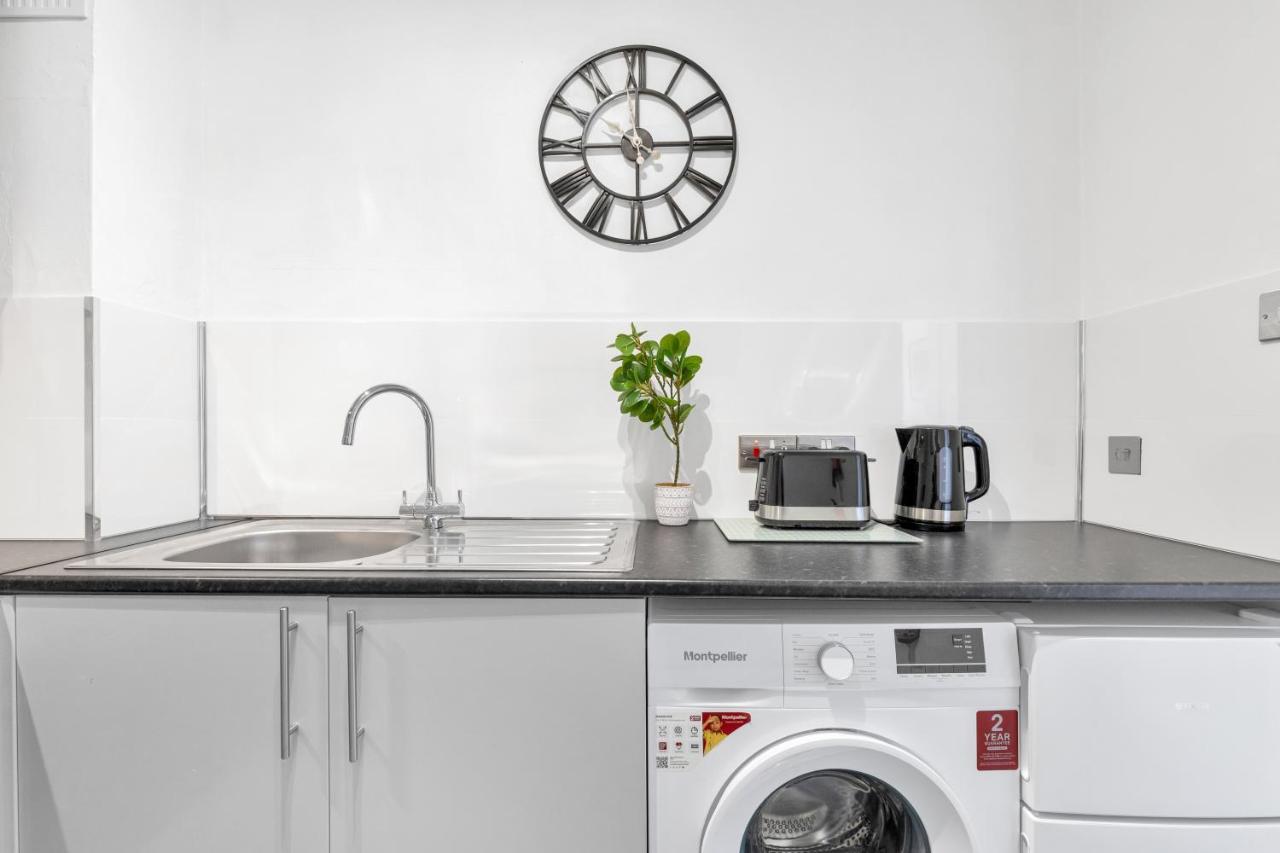 Modern Two Bedroom Apartment With Free Parking! Londra Dış mekan fotoğraf