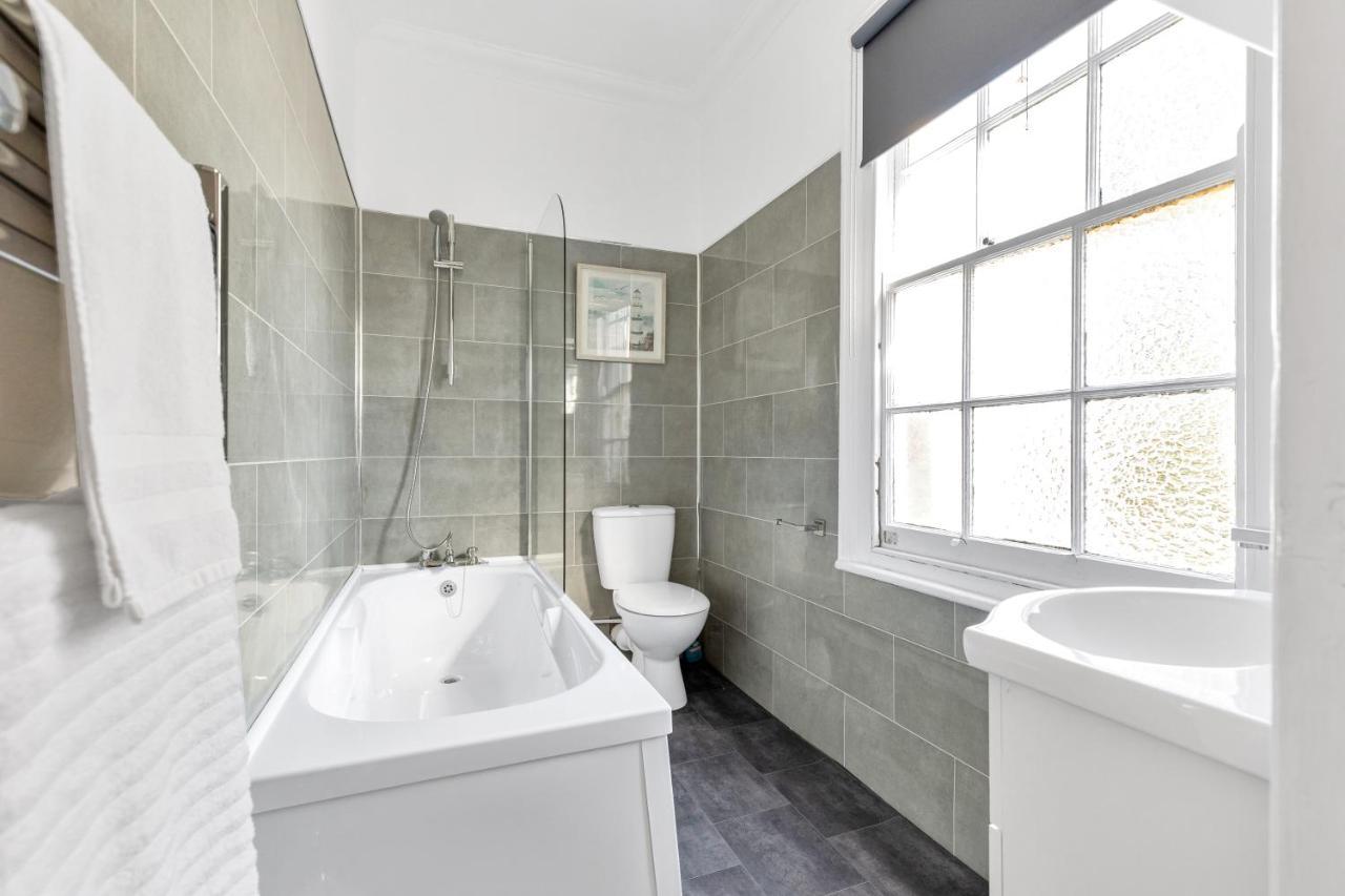 Modern Two Bedroom Apartment With Free Parking! Londra Dış mekan fotoğraf