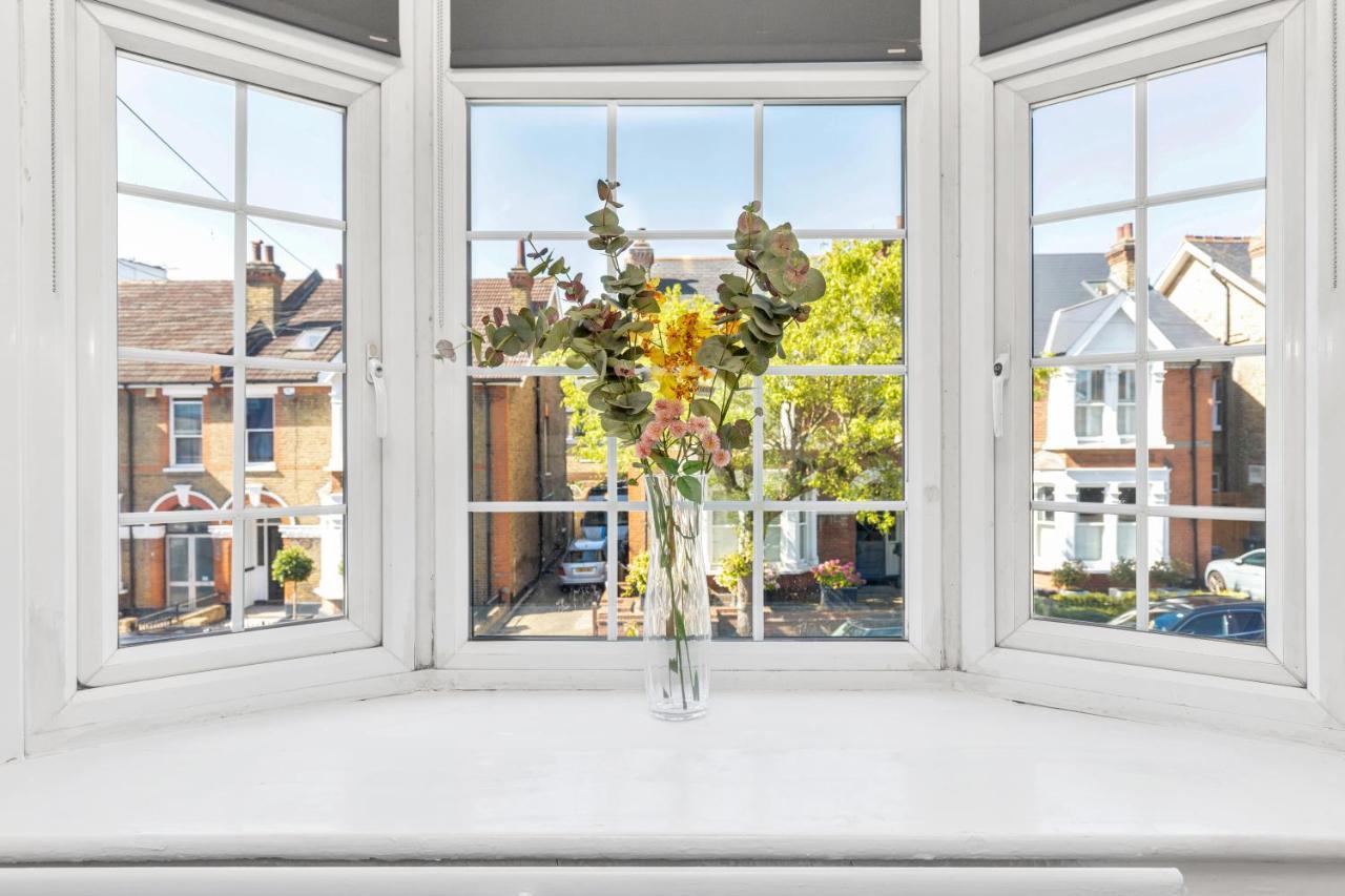 Modern Two Bedroom Apartment With Free Parking! Londra Dış mekan fotoğraf