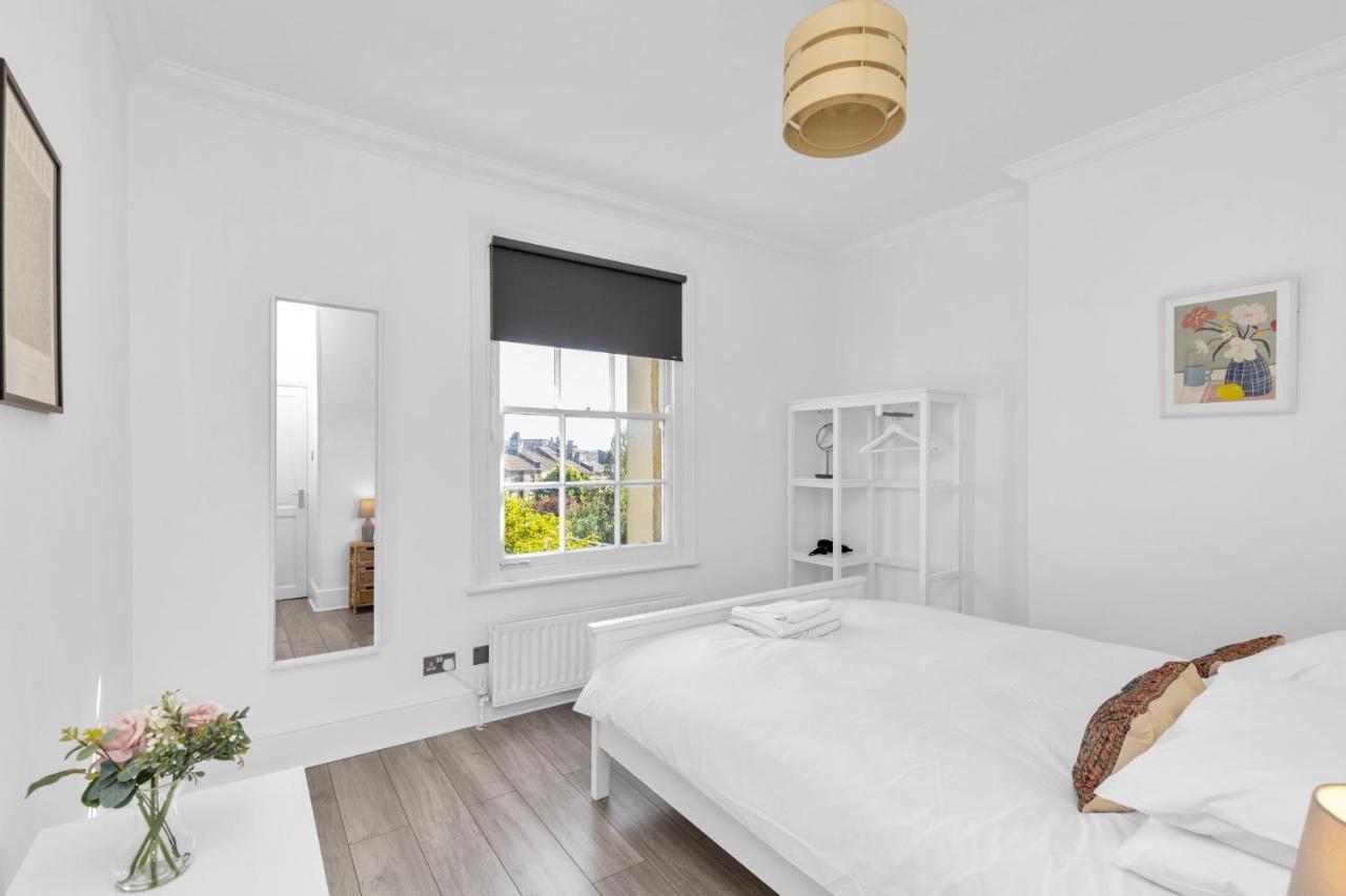 Modern Two Bedroom Apartment With Free Parking! Londra Dış mekan fotoğraf