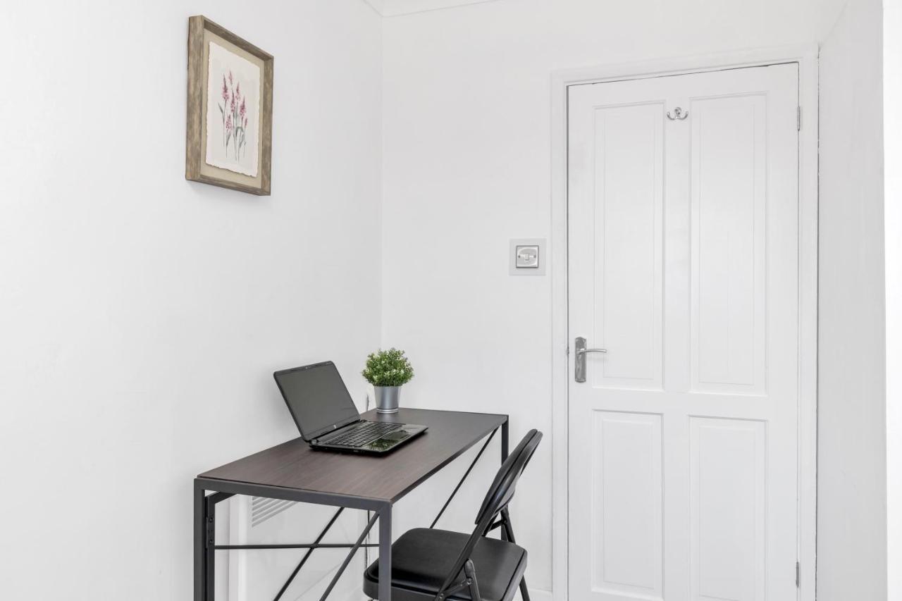 Modern Two Bedroom Apartment With Free Parking! Londra Dış mekan fotoğraf